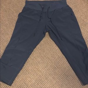 Zella size 6 cropped workout pants!
